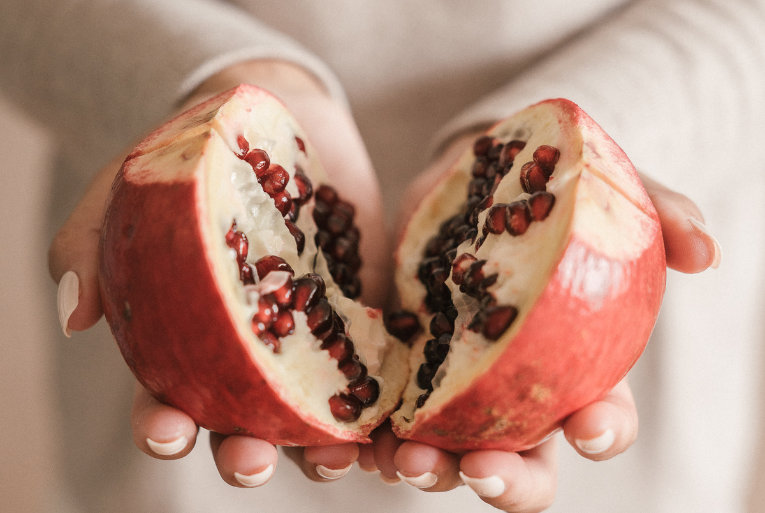 Granada, la fruta que contribuye tanto en tu bienestar